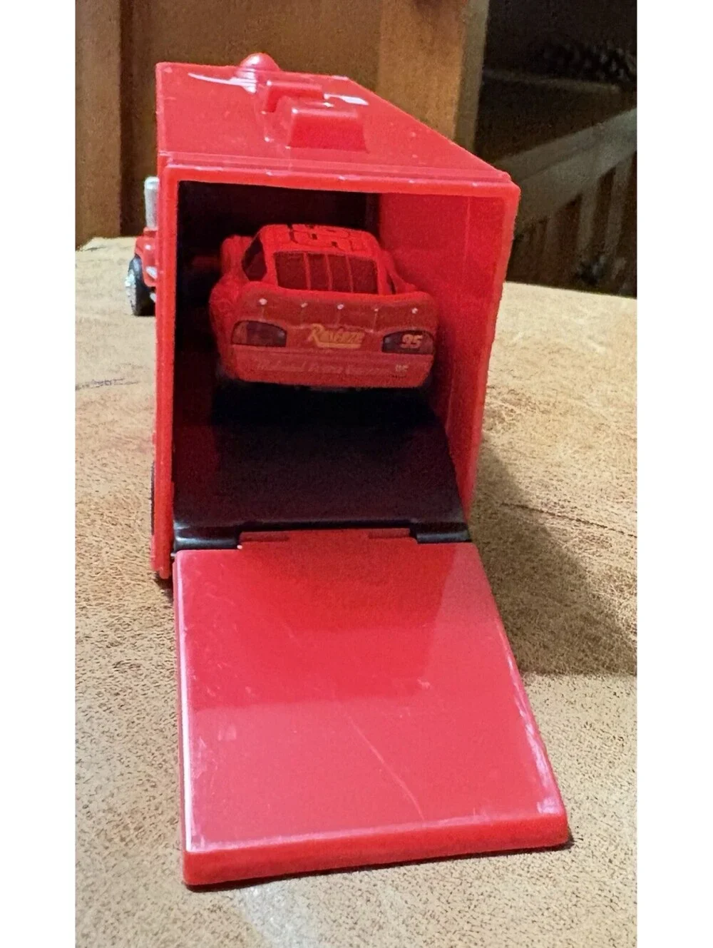 Disney Pixar Cars Mack Lightning McQueen's Hauler 1:55 Scale With Car